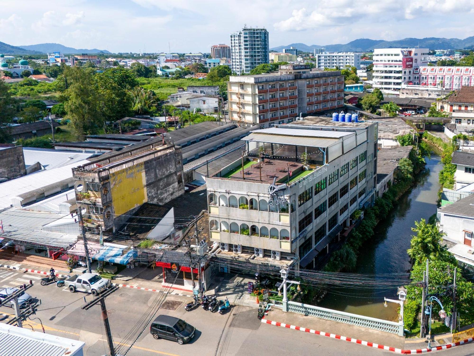 Quip Bed & Breakfast Hotel Phuket Exterior photo